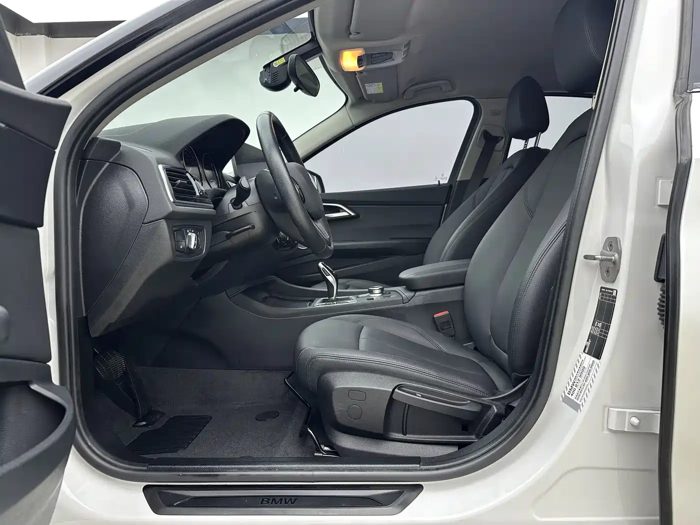 BMW 1 Series 2023 120i M Sport фото 3