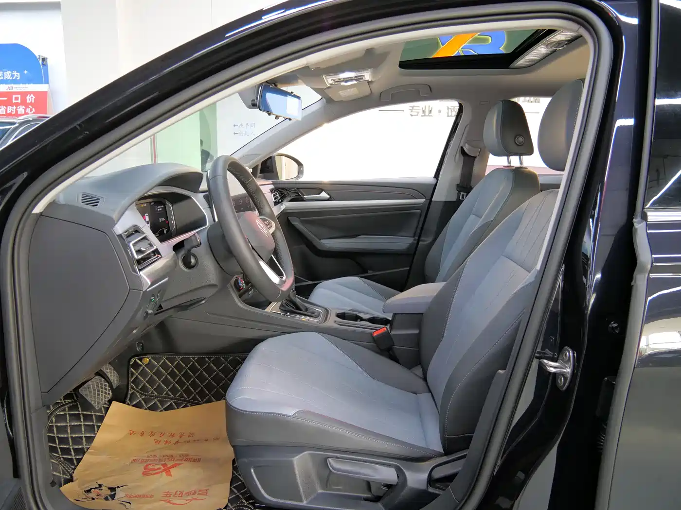 Volkswagen Lavida 2023 Facelift 1.5L Auto Starlight 5 Million Edition фото 12