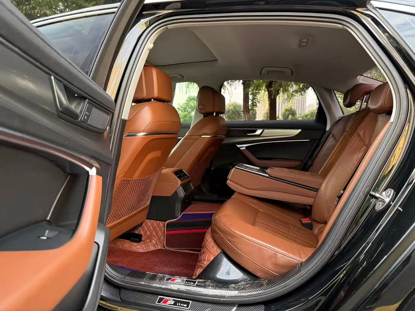 Фото 6 - Audi A6L