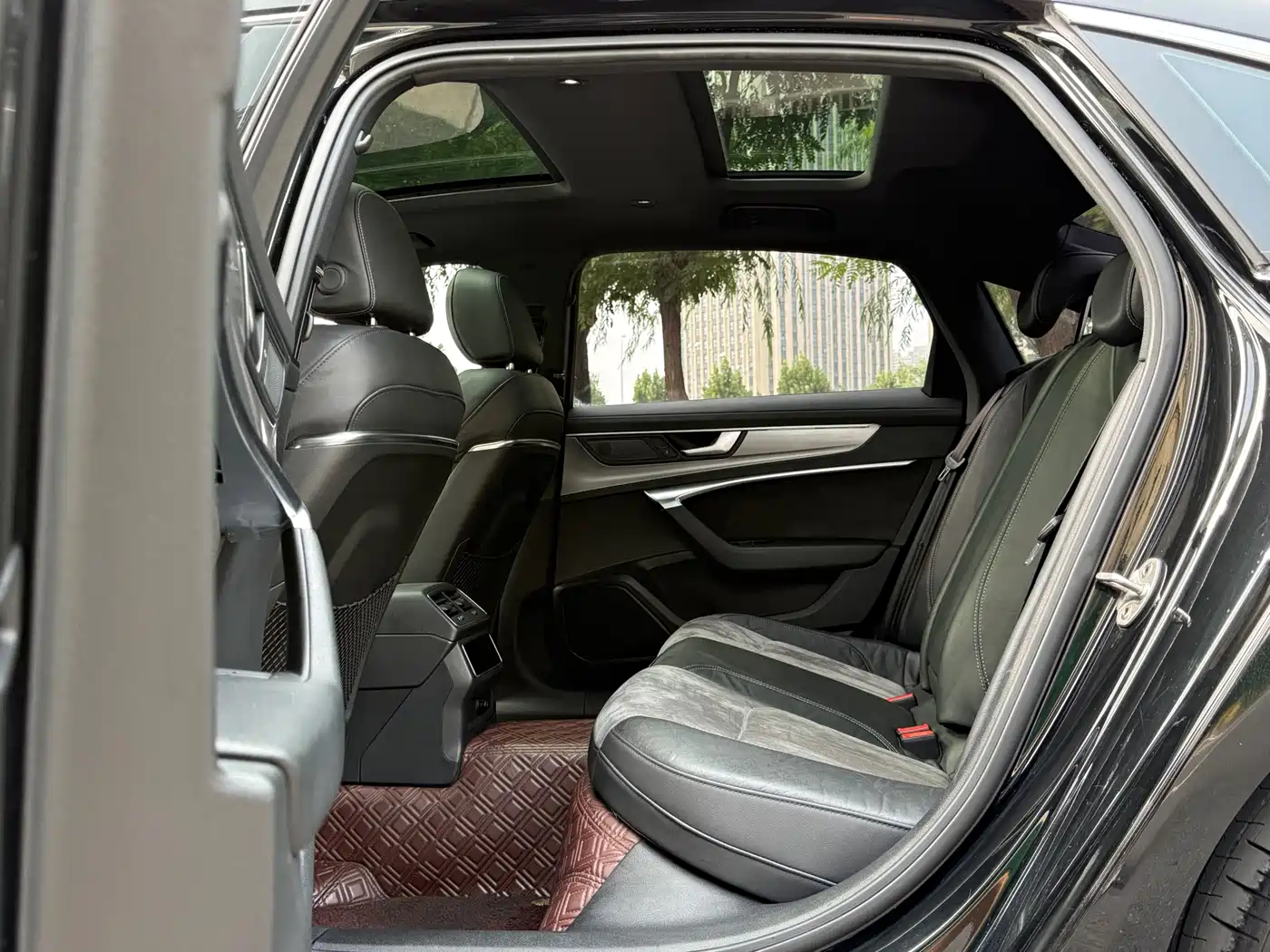 Photo 9 - Audi A6L