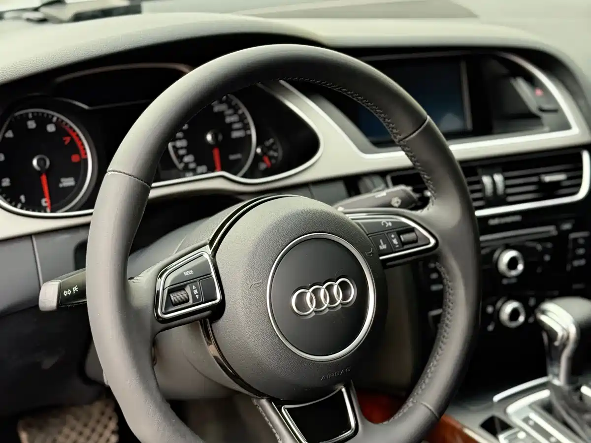 Audi A4L 2013 35 TFSI Automatic Comfort фото 5