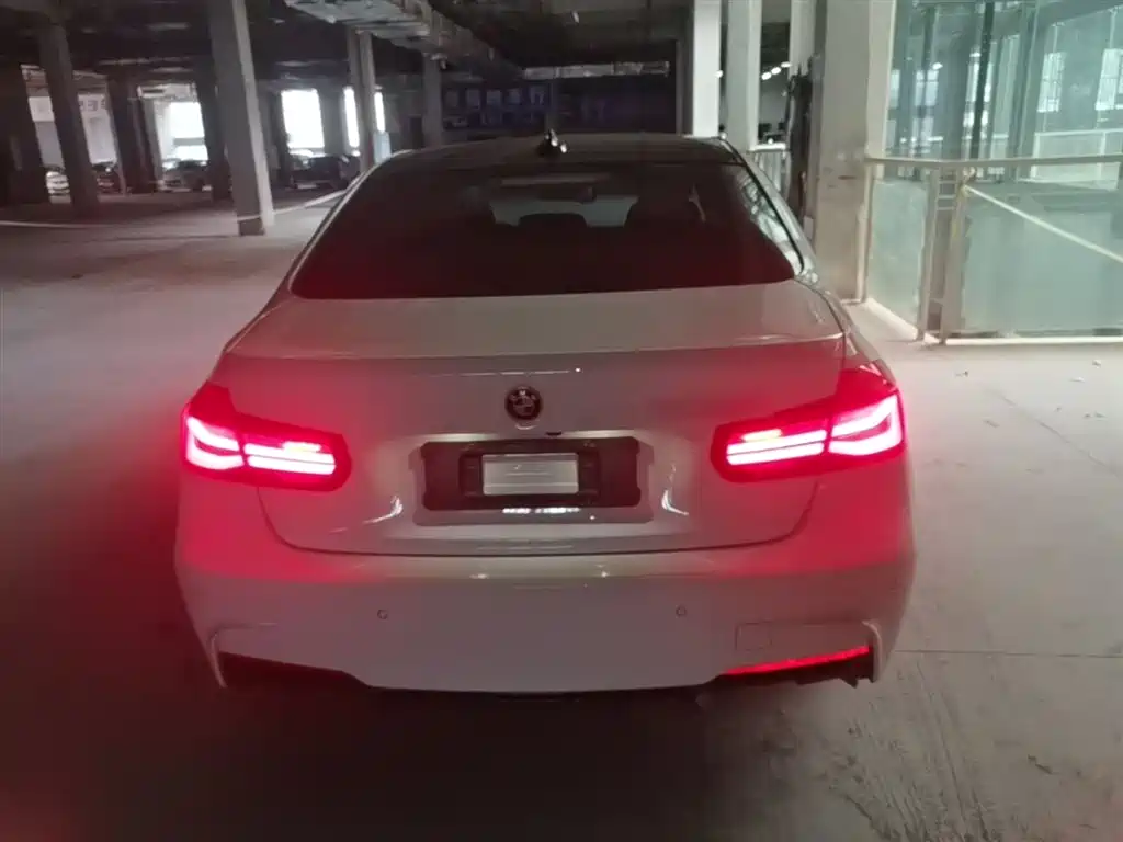 BMW 3 Series 2019 320i M Sport Black Night Edition фото 6
