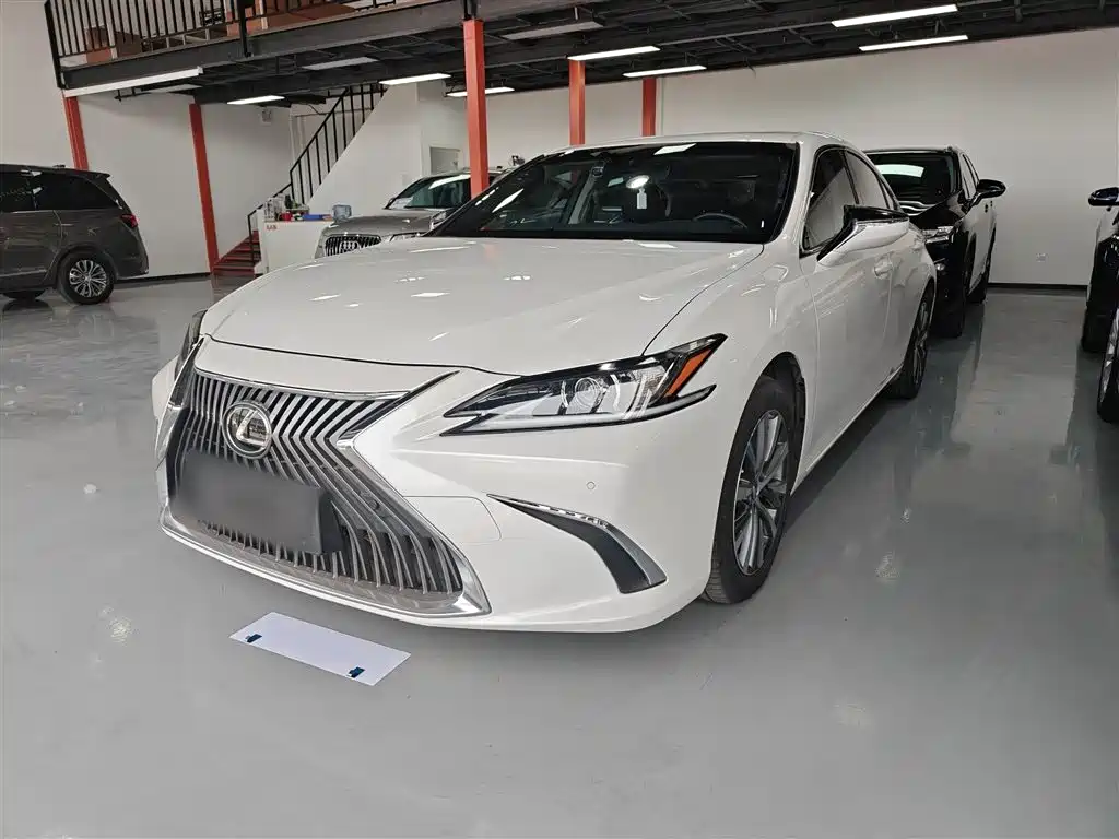 Lexus ES 2020 200 Luxury