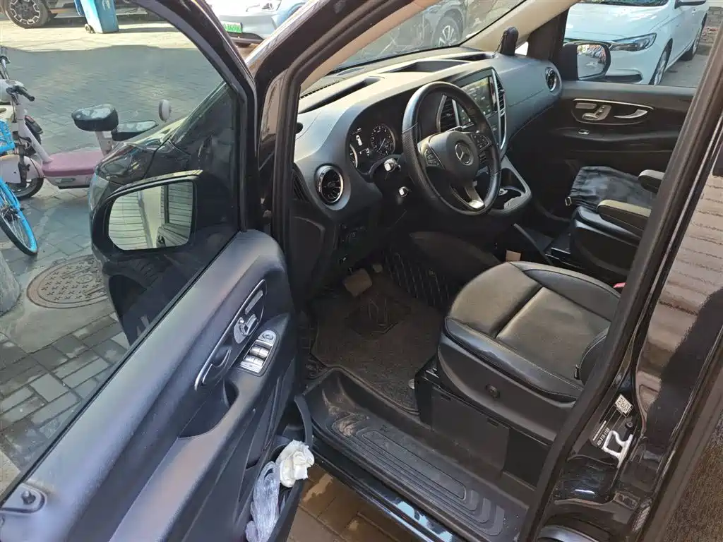 Mercedes-Benz Vito 2023 2.0T Business 7-Seater фото 13