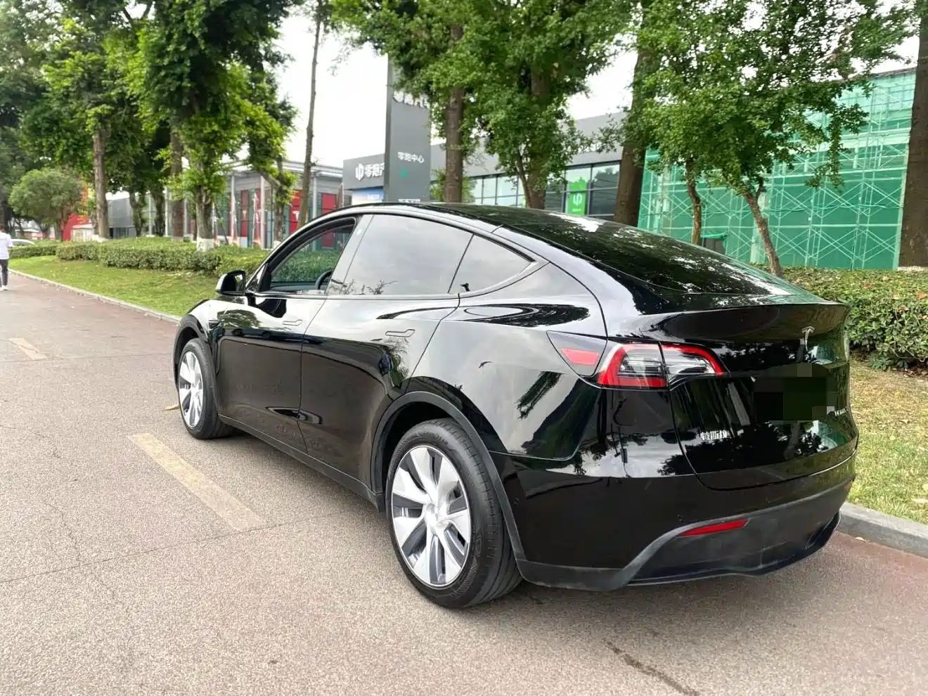 Фото 10 - Tesla Model Y