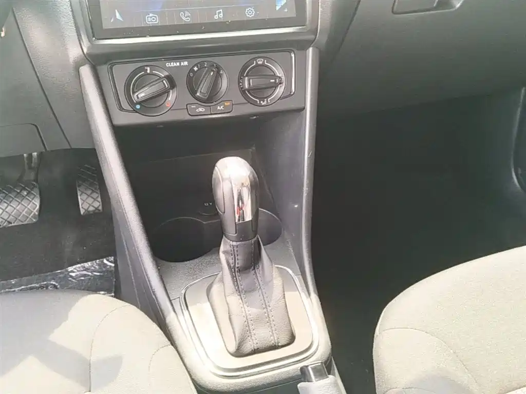 Volkswagen Polo 2016 1.4L Automatic Trend фото 14