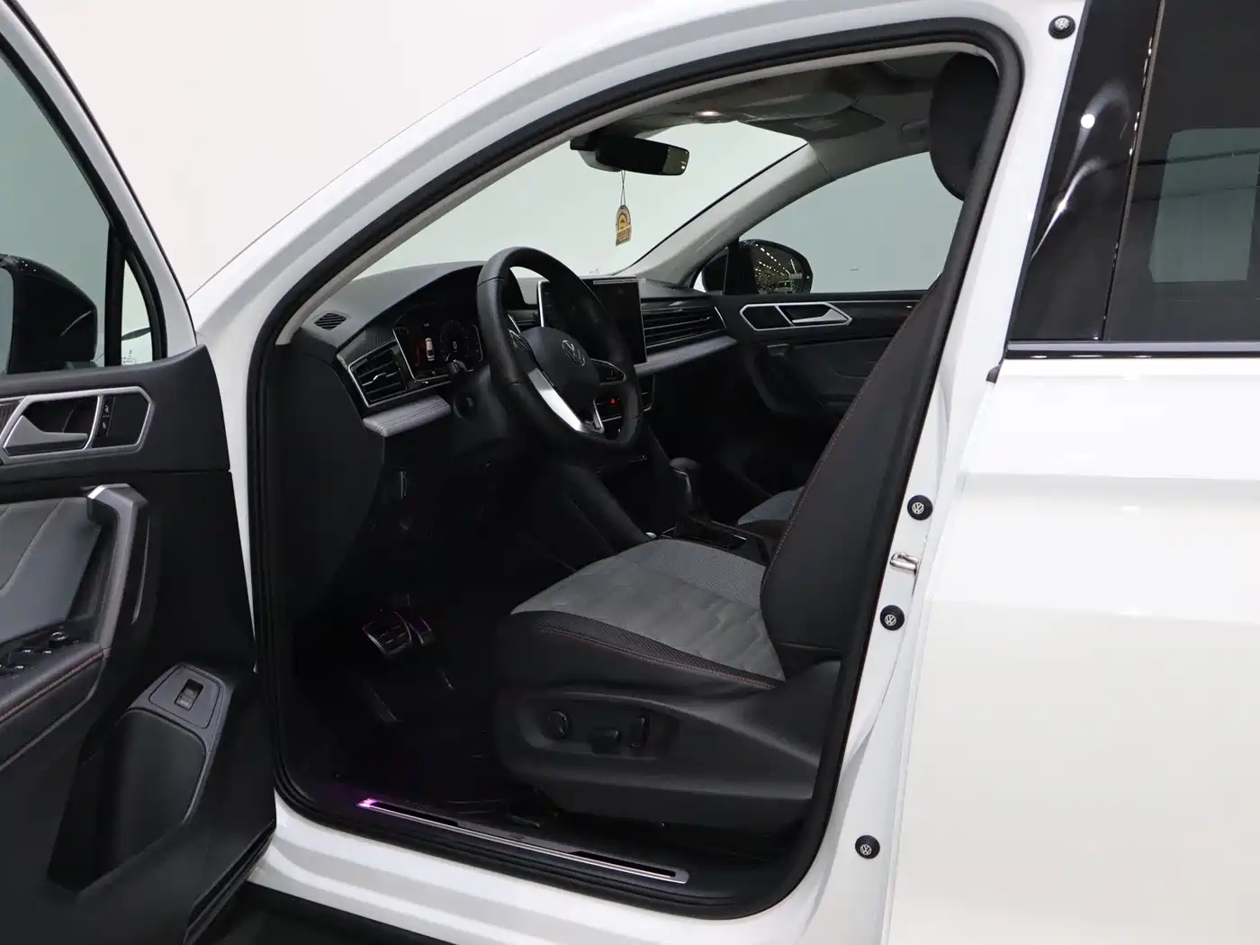 Volkswagen Tiguan X 2023 Facelift 330TSI FWD Flagship фото 14