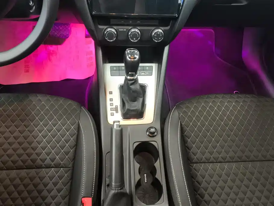Škoda Octavia 2019 1.5L Auto Comfort Edition фото 16