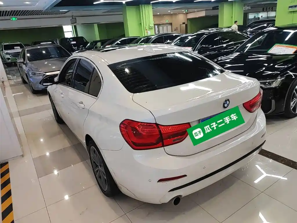 BMW 1 Series 2017 118i Sport фото 5
