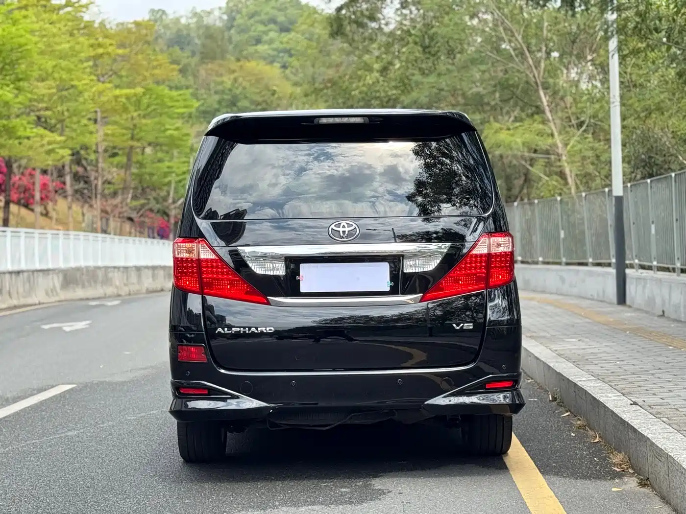 Toyota Alphard 2011 3.5L Luxury Edition фото 6