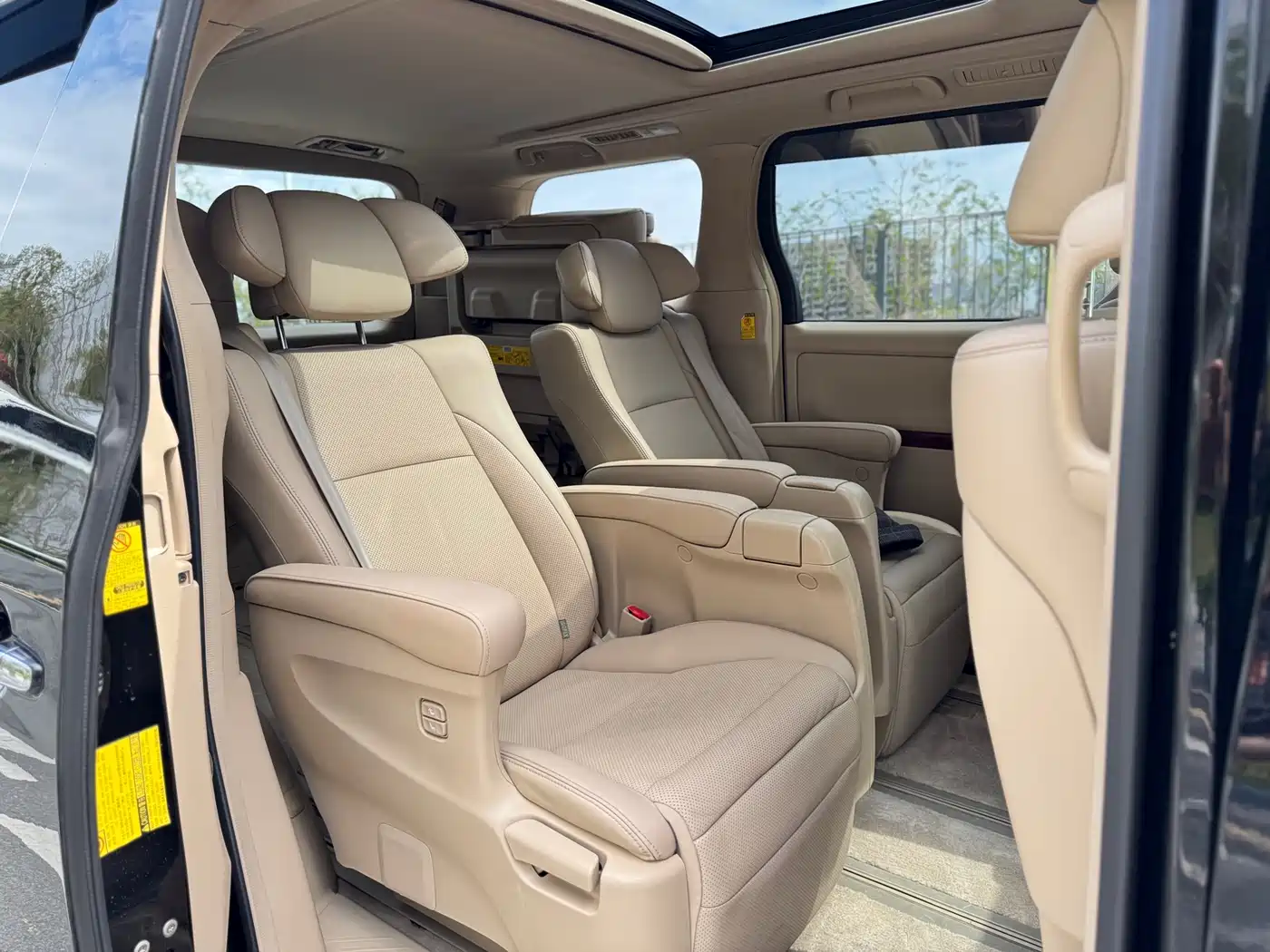 Toyota Alphard 2011 3.5L Luxury Edition фото 20