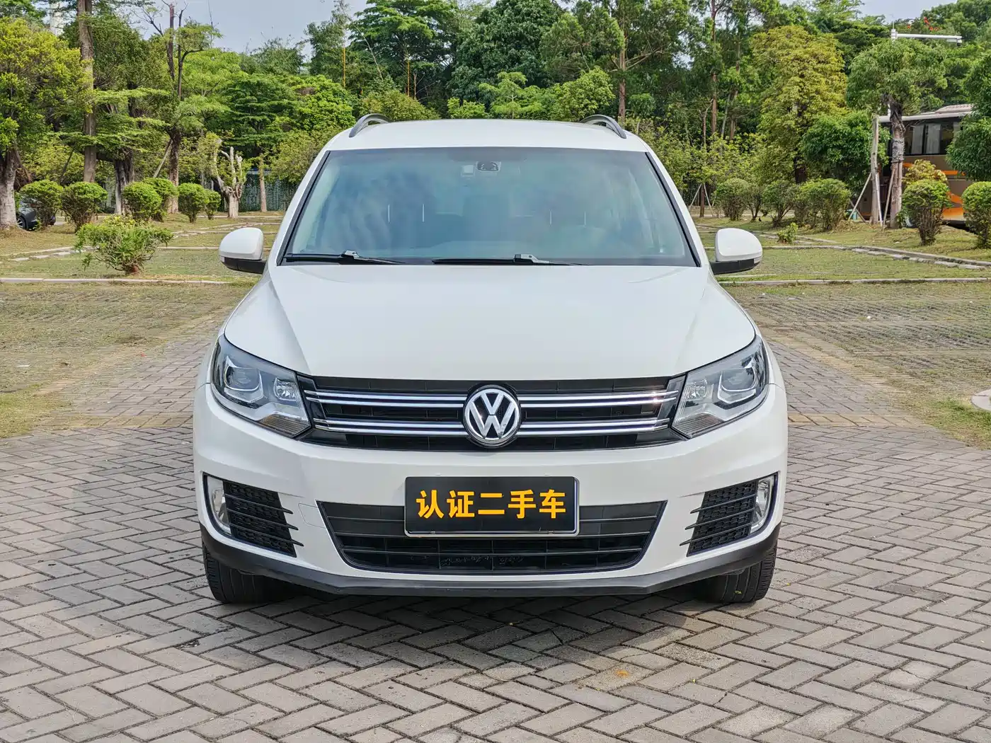 Volkswagen Tiguan 2015 1.8TSI Automatic 2WD Trendline фото 2