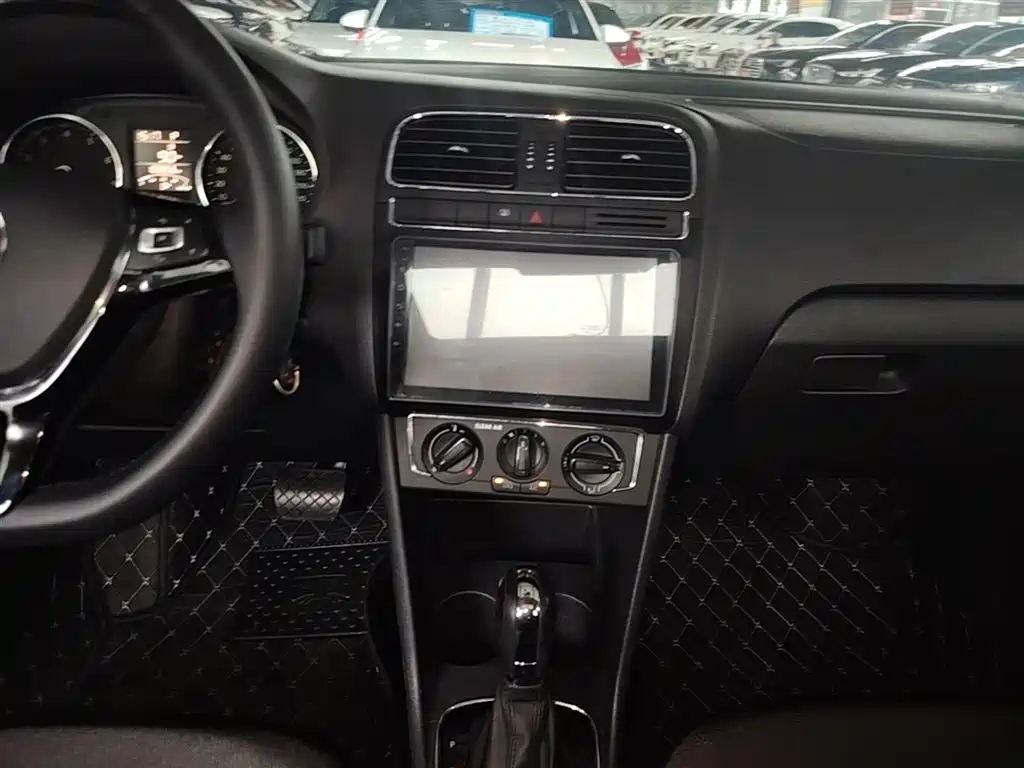 Volkswagen Polo 2016 1.6L Automatic Comfort фото 12