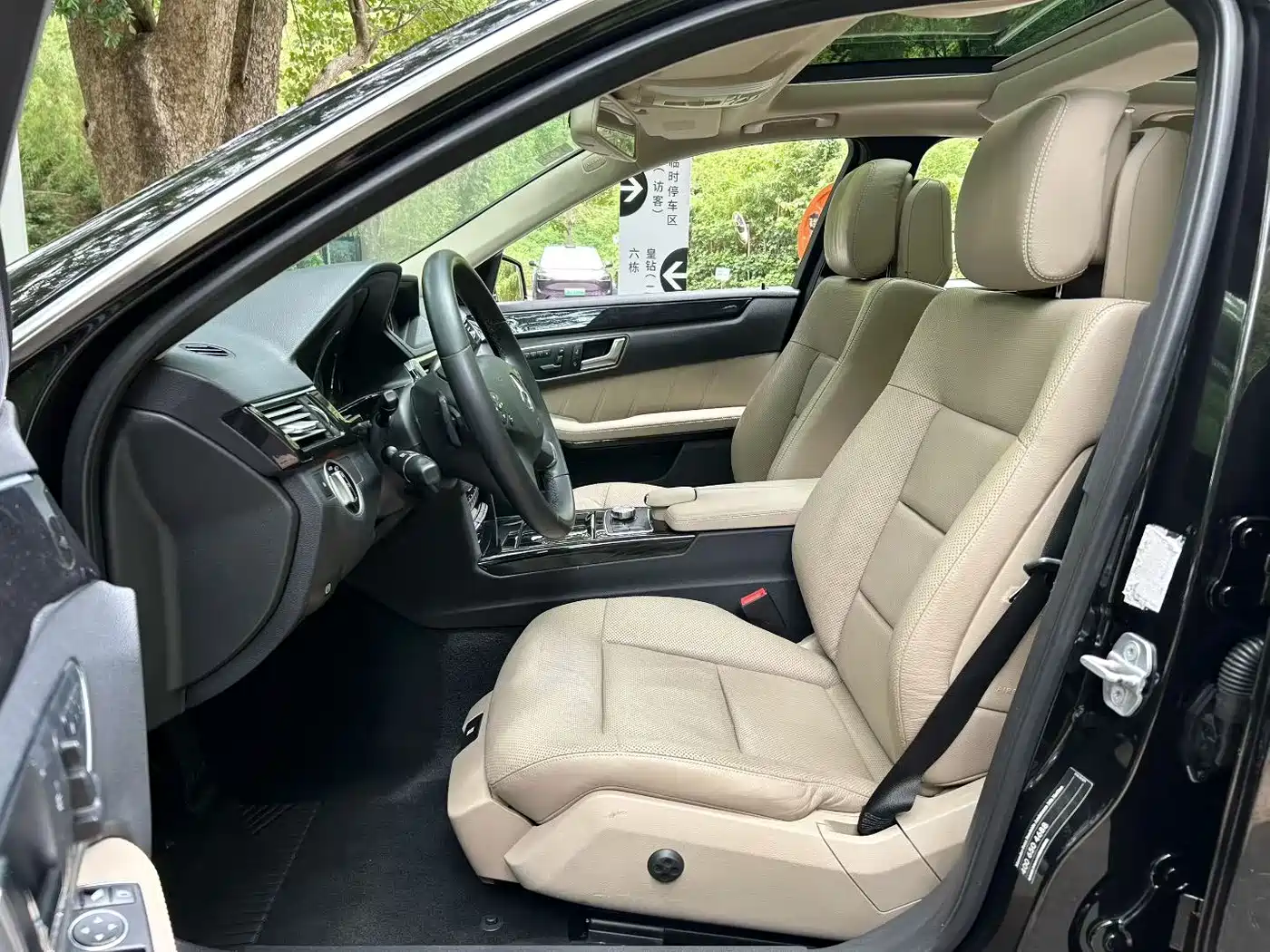 Mercedes-Benz E-Class 2013 E 300 L Fashion фото 3