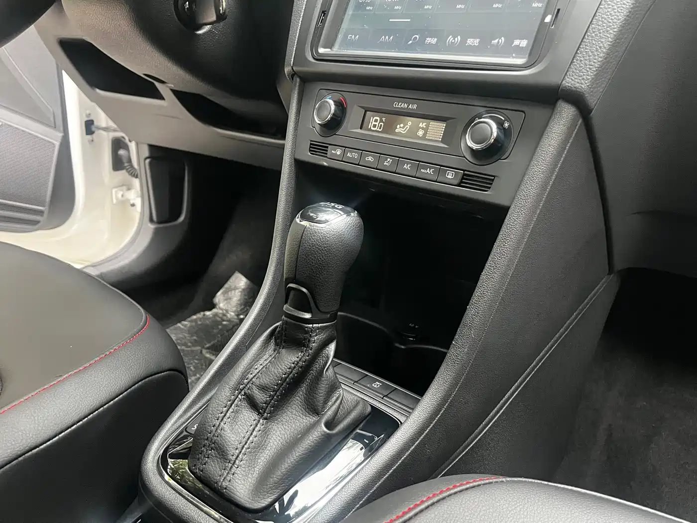 Škoda Skoda Rapid Spaceback 2018 TSI230 DSG Sport Edition фото 19