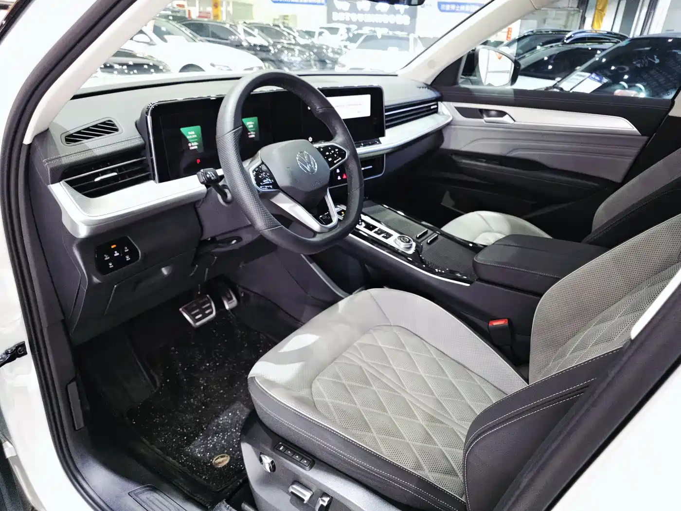 Volkswagen Talagon 2024 380TSI 4WD R-Line Touring фото 6
