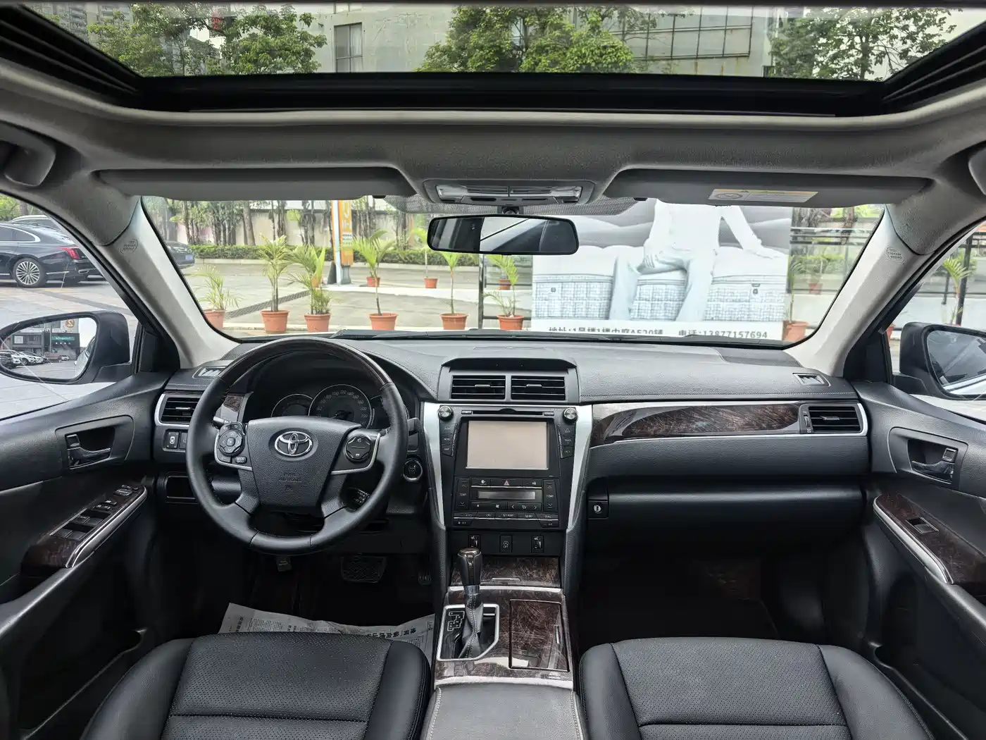 Toyota Camry 2016 2.5G 10th Anniversary Luxury Navigation Edition фото 12