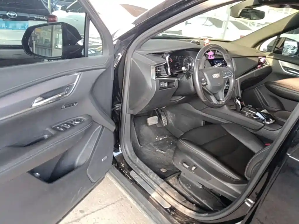 Фото 16 - Cadillac XT6