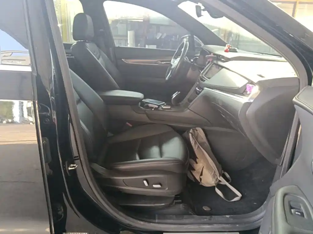 Фото 25 - Cadillac XT6