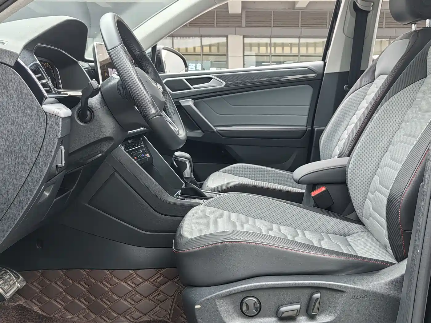 Volkswagen Tiguan X 2023 330TSI 2WD Flagship фото 11