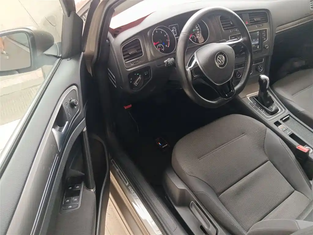 Volkswagen Golf 2016 1.6L Automatic Comfort фото 12