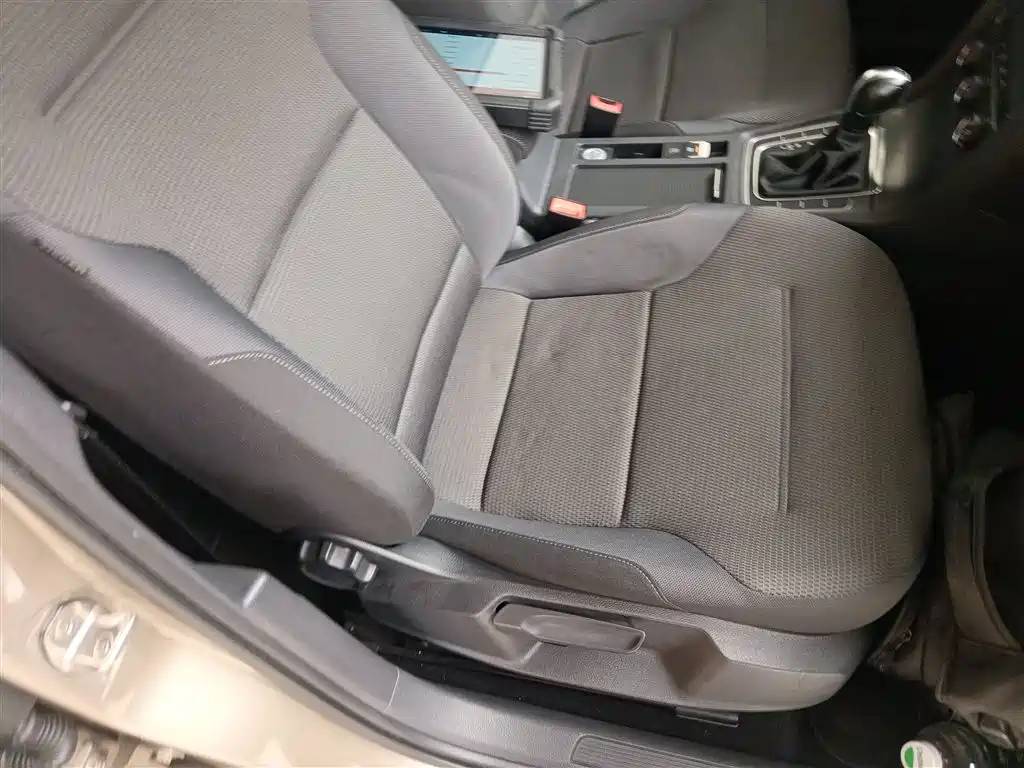 Volkswagen Golf 2016 1.6L Automatic Comfort фото 20