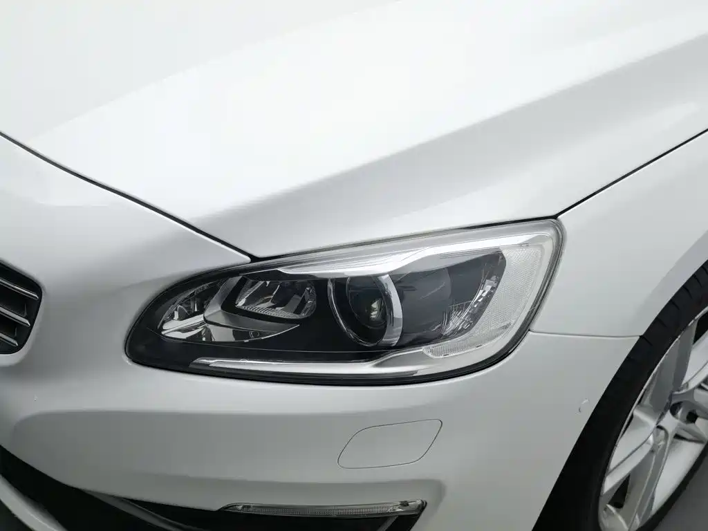 Volvo V60 2016 2017 T5 Zhi Ya Edition China V