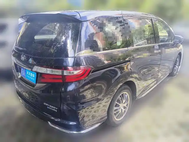 Honda Odyssey 2021 2.0L Sharp Premium Edition — фото 2