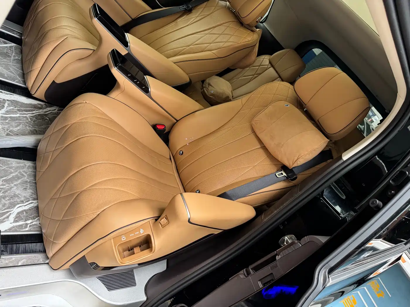 Denza D9 2025 DM-i Smart Drive Edition 1020 AWD Luxury фото 18