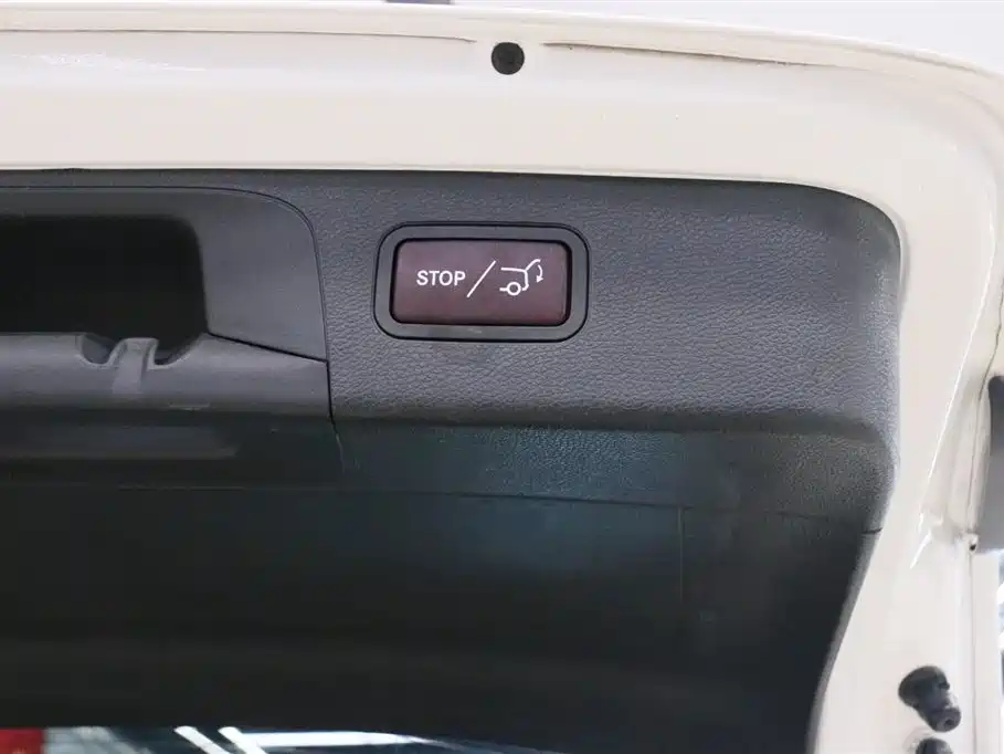 Mercedes-Benz GLC 2018 GLC 260 4MATIC Luxury фото 18