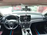 Фото 13 - Honda Accord