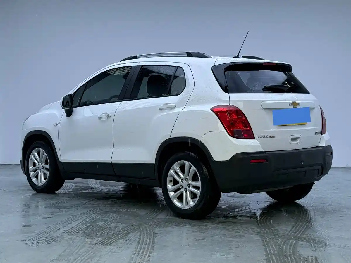 Chevrolet Trax 2016 1.4T Automatic 2WD Comfort Sunroof Edition фото 4