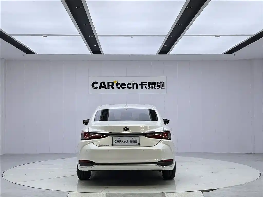 Lexus ES 2022 200 Excellence Edition фото 13