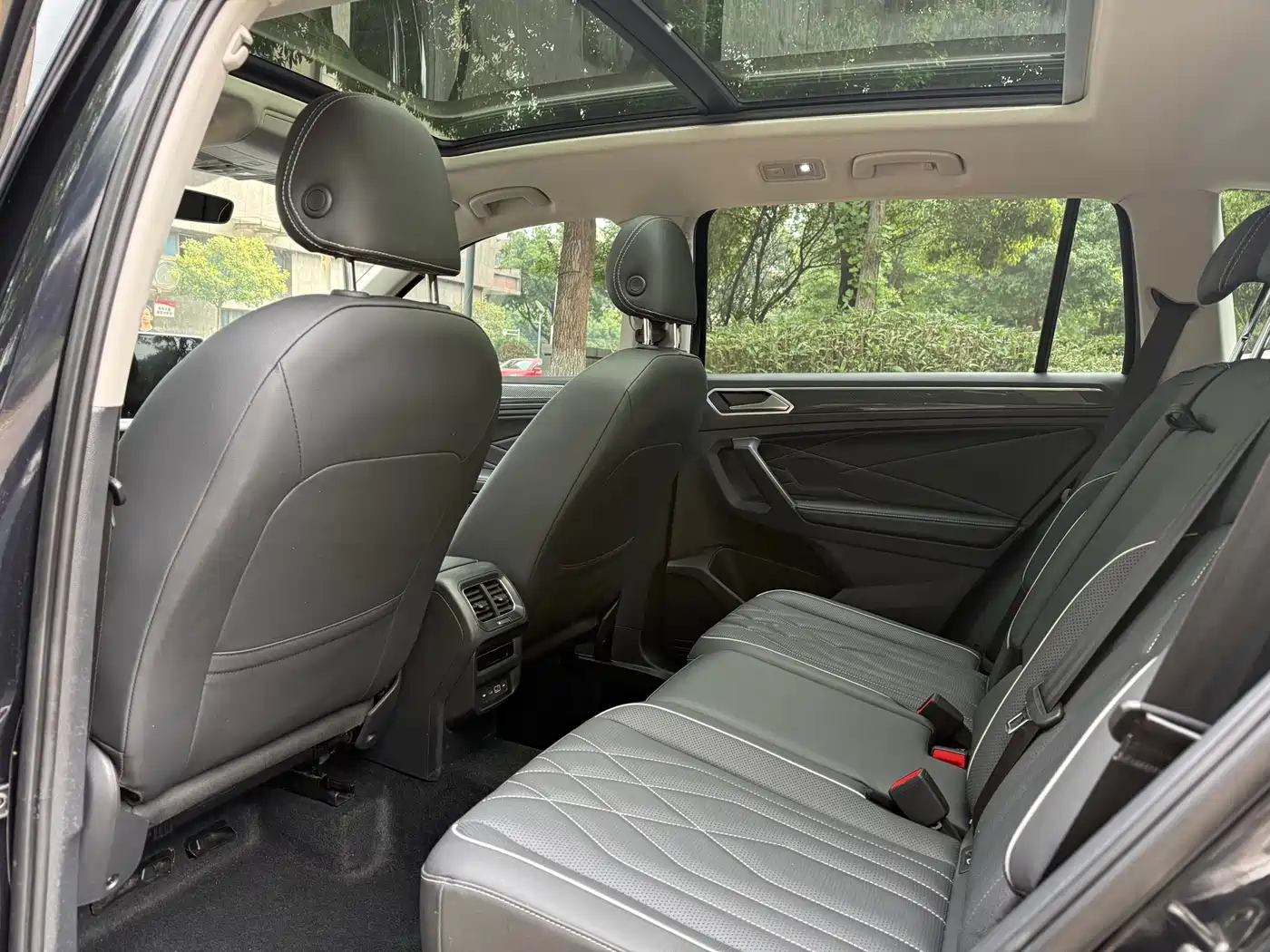 Volkswagen Tiguan L 2022 330TSI Auto 2WD R-Line Premium Edition фото 7