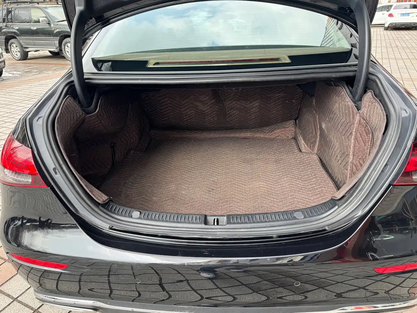 MERCEDES-BENZ E CLASS