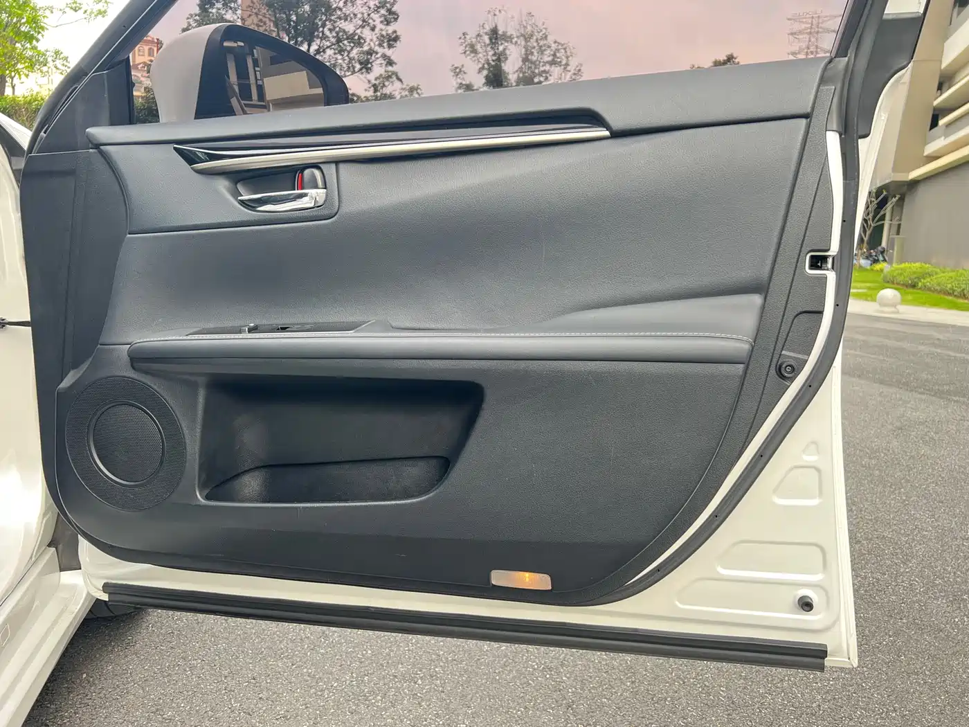 Lexus ES 2015 300h Comfort Edition фото 33