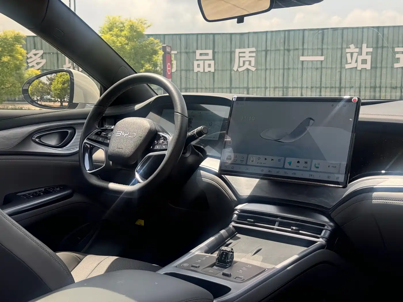 BYD Seal 2024 Glory Edition DM-i 1.5L 121km Luxury фото 13