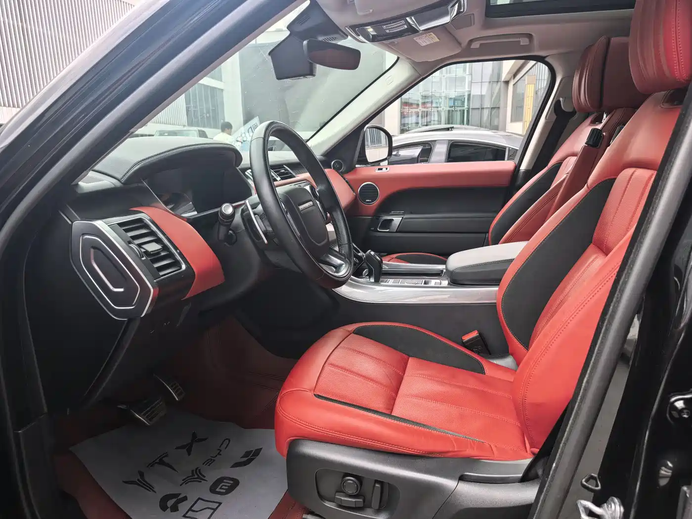Land Rover Range Rover Sport 2022 3.0 L6 Gloss Black Edition фото 13