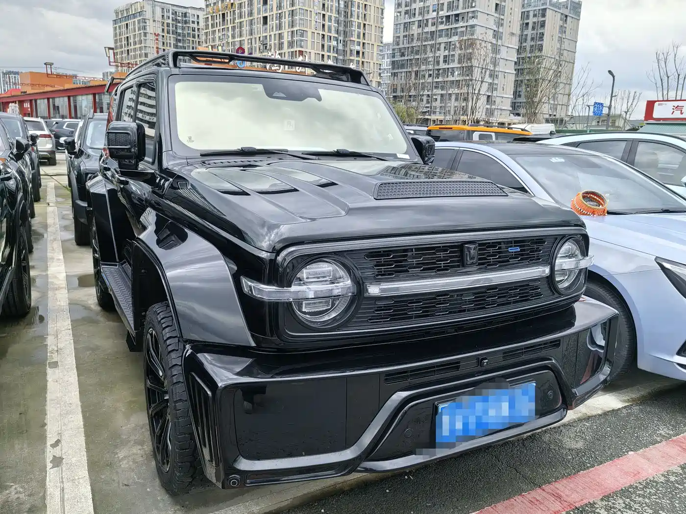 TANK CO CREATION TANK 300