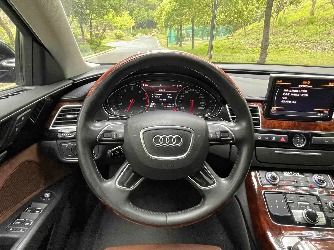 Audi A8 2013 A8L 30 FSI Comfort фото 19