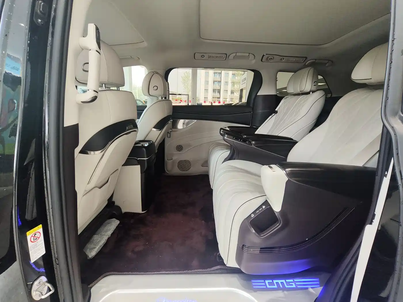 Denza D9 2024 DM-i 980 AWD Prestige фото 11