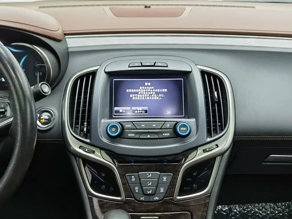 Фото 12 - Buick LaCrosse