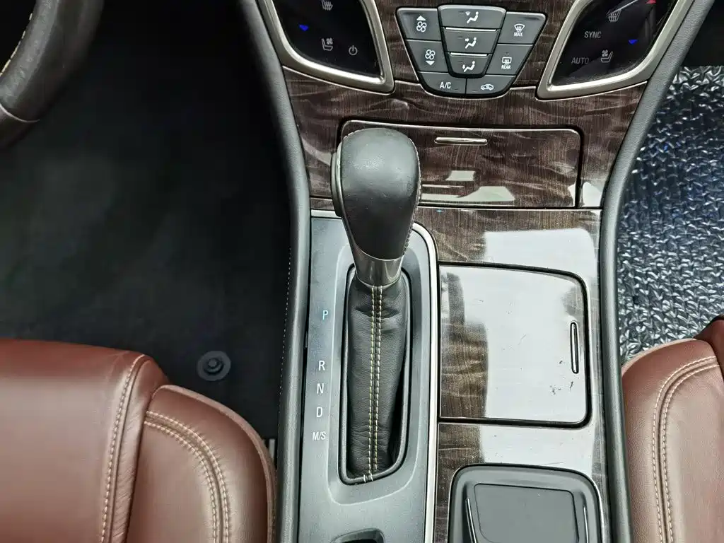 Фото 13 - Buick LaCrosse