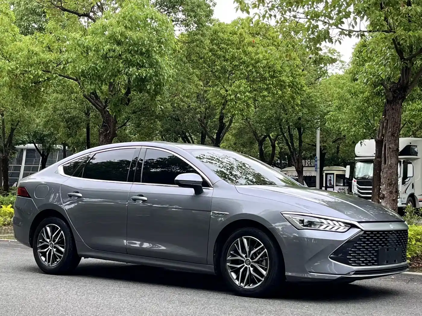 BYD Qin PLUS 2021 DM-i 55KM Flagship фото 3