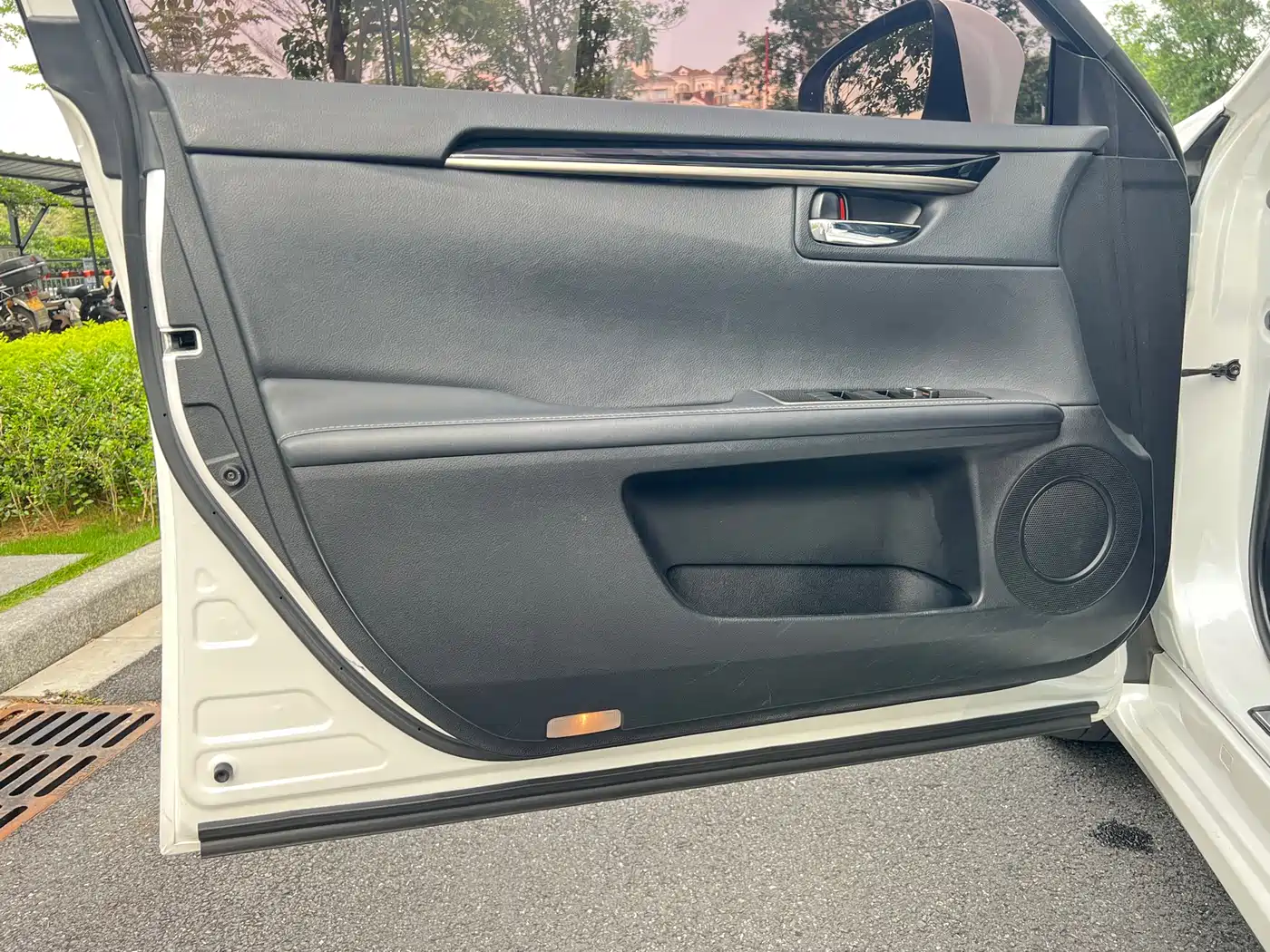 Lexus ES 2015 300h Comfort Edition фото 31