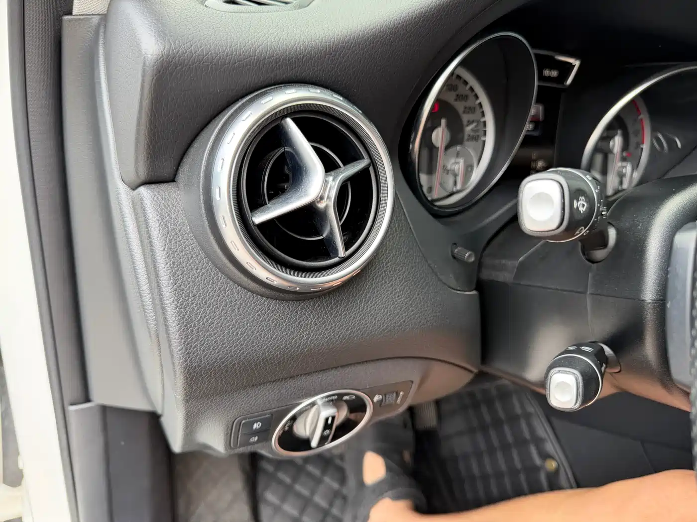Mercedes-Benz GLA 2016 GLA 200 Dynamic фото 20
