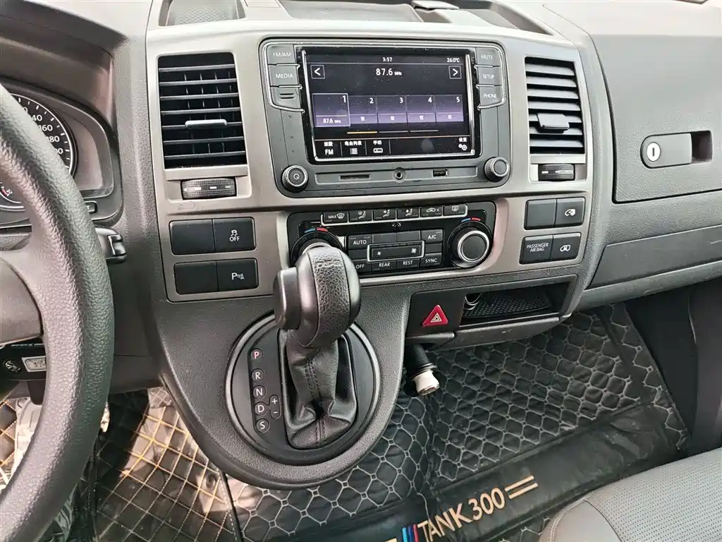 Volkswagen Caravelle 2015 2.0TSI 4WD Comfort фото 9