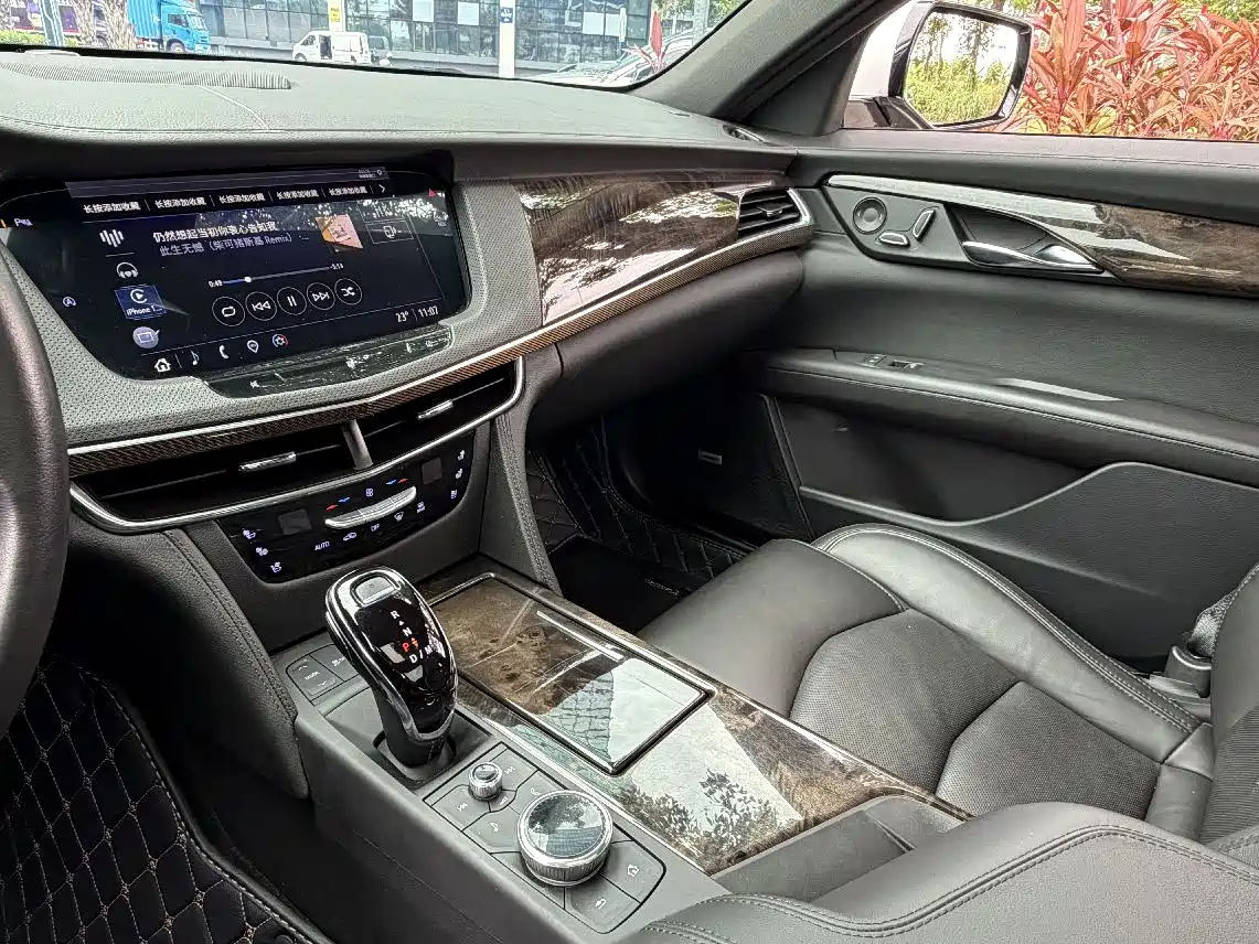 Фото 18 - Cadillac CT6