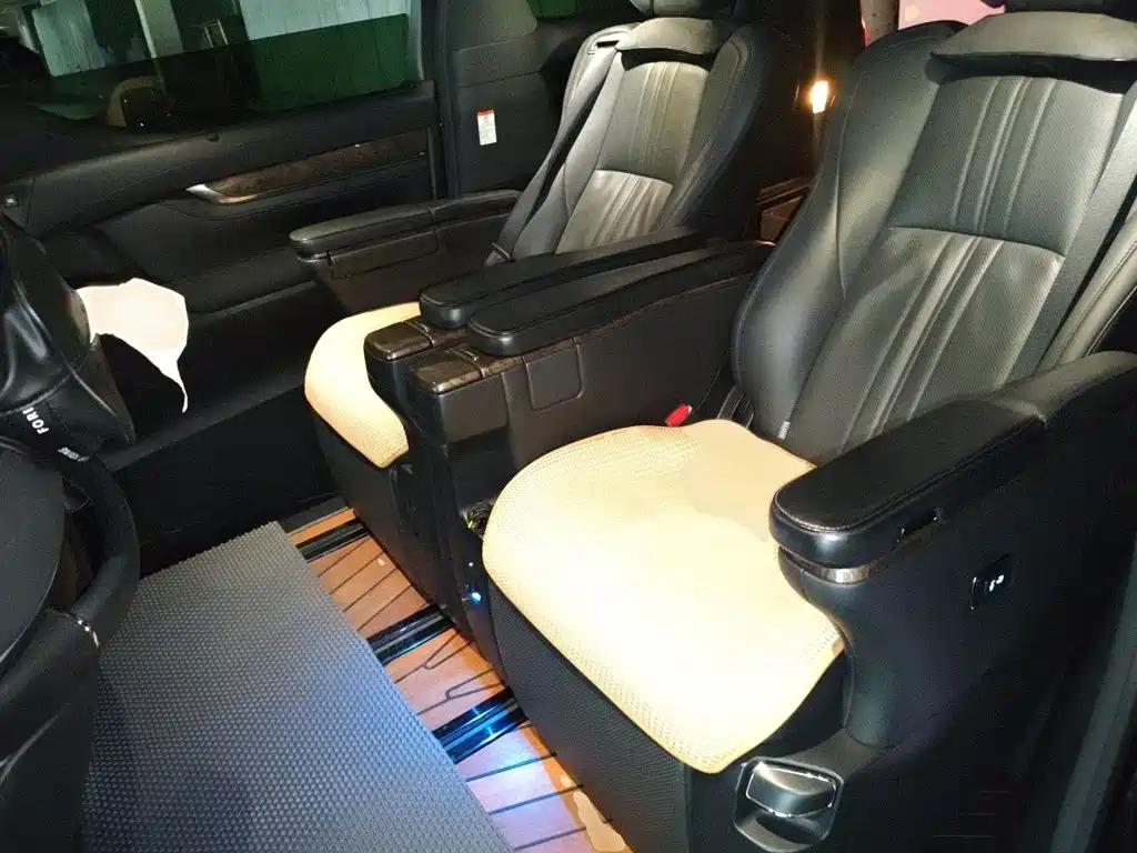 Photo 15 - Toyota Alphard