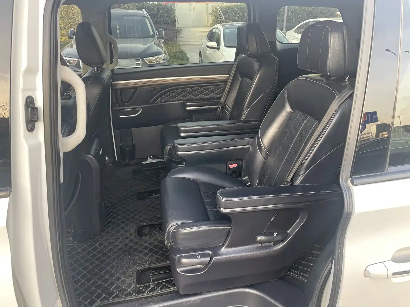 GAC Trumpchi Trumpchi M8 2018 320T Exclusive Edition фото 10
